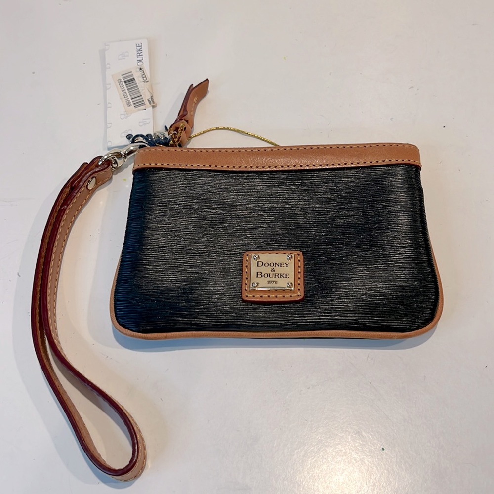 Dooney & Bourke - NWT women’s wristlet black and brown leather